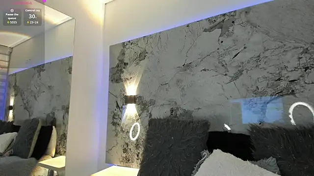 LIZ HOLMES online show from 10-21-25, 10:25