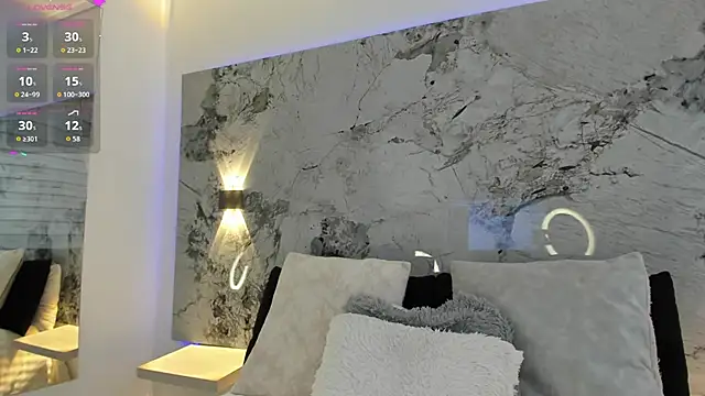 LIZ HOLMES online show from 11-12-25, 11:58