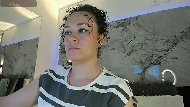 LIZ HOLMES online show from 10-08-25, 10:28