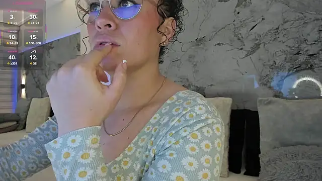 LIZ HOLMES online show from 12-23-25, 10:58