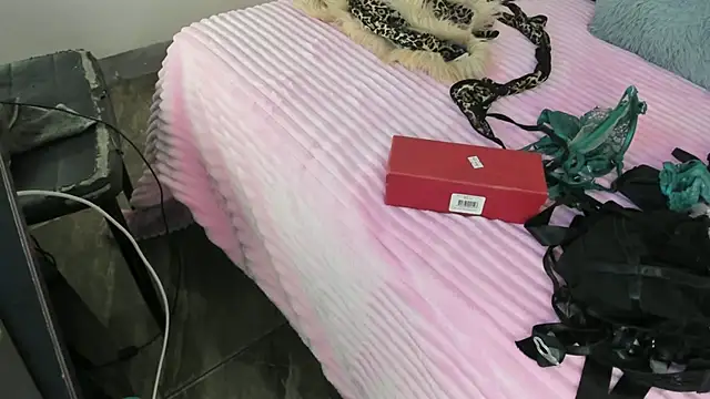 LIZ HOLMES online show from 09-16-25, 10:49