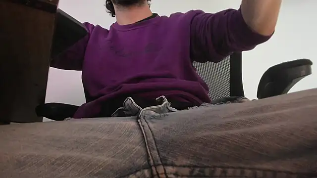 s sven03 online show from 10-15-25, 04:33