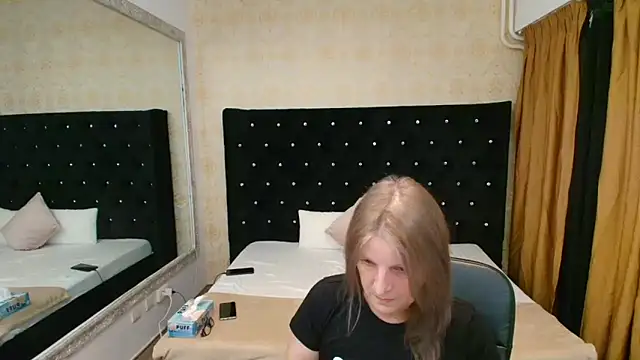 Lilly hott online show from 11-16-25, 07:51