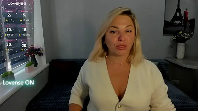 Snapshot of sweet___margaret chatting on 10-15-25, 11:07 sweet   margaret online show from 10-15-25, 11:07