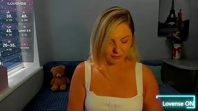 Snapshot of sweet___margaret chatting on 05-28-26, 02:01 sweet margaret online show from 05-28-26, 02:01