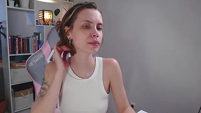 Snapshot of milly_ross chatting on 01-24-25, 10:11 milly ross online show from 01-24-25, 10:11