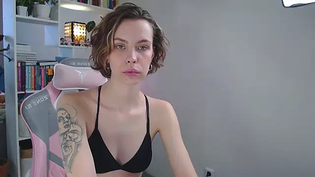 Snapshot of milly_ross chatting on 01-12-25, 07:21 milly ross online show from 01-12-25, 07:21