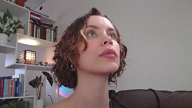 Snapshot of milly_ross chatting on 02-21-25, 10:28 milly ross online show from 02-21-25, 10:28