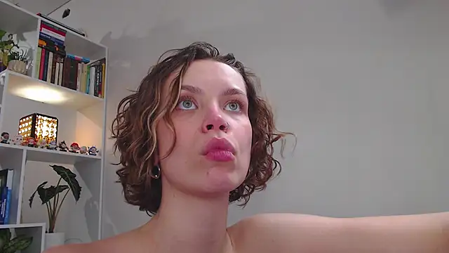 Snapshot of milly_ross chatting on 02-14-25, 08:10 milly ross online show from 02-14-25, 08:10