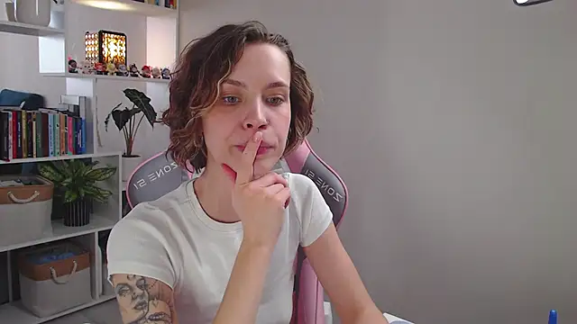 Snapshot of milly_ross chatting on 02-07-25, 09:58 milly ross online show from 02-07-25, 09:58