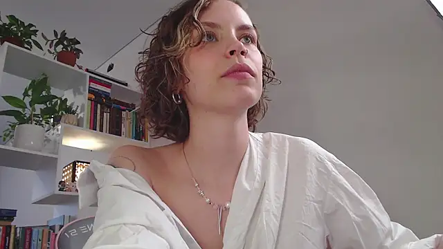 Snapshot of milly_ross chatting on 03-18-25, 08:50 milly ross online show from 03-18-25, 08:50