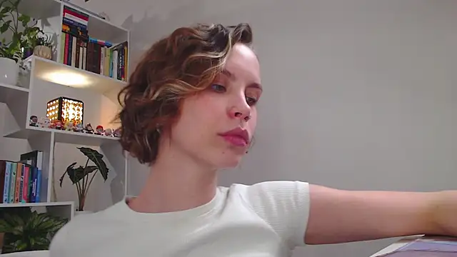 Snapshot of milly_ross chatting on 02-07-25, 01:01 milly ross online show from 02-07-25, 01:01