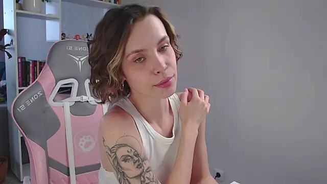 Snapshot of milly_ross chatting on 01-27-25, 08:07 milly ross online show from 01-27-25, 08:07