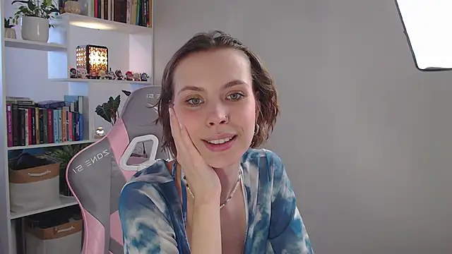 Snapshot of milly_ross chatting on 02-25-25, 07:20 milly ross online show from 02-25-25, 07:20