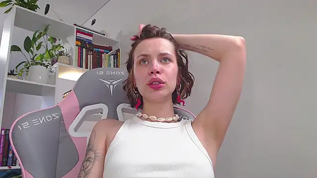 Snapshot of milly_ross chatting on 02-16-25, 10:43 milly ross online show from 02-16-25, 10:43