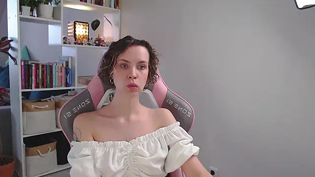 Snapshot of milly_ross chatting on 01-25-25, 06:55 milly ross online show from 01-25-25, 06:55