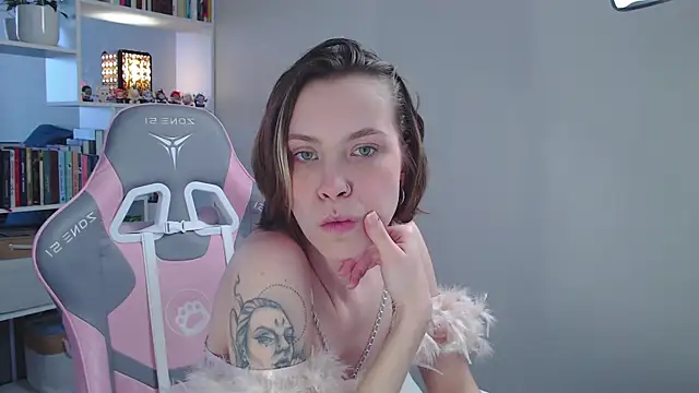 Snapshot of milly_ross chatting on 02-09-25, 06:22 milly ross online show from 02-09-25, 06:22