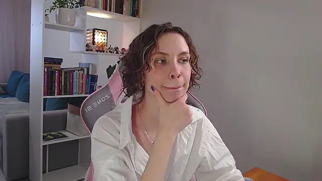 Snapshot of milly_ross chatting on 03-18-25, 05:45 milly ross online show from 03-18-25, 05:45