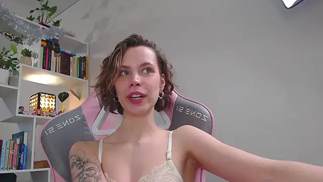 Snapshot of milly_ross chatting on 01-20-25, 10:18 milly ross online show from 01-20-25, 10:18