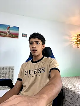 Snapshot of Ostin18hot chatting on 12-05-25, 04:22 Ostin18hot online show from 12-05-25, 04:22