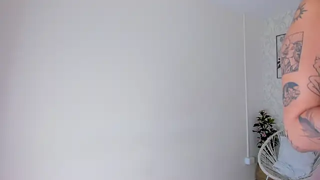 Adria ross online show from 10-31-25, 12:24