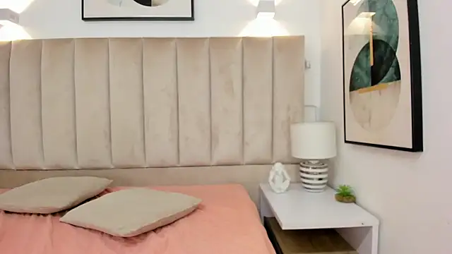 Anniie Queen online show from 12-19-25, 03:43