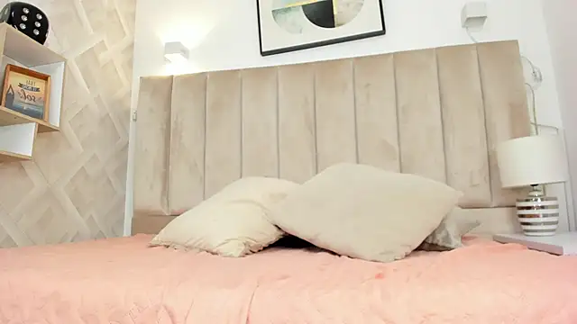 Snapshot of Anniie_Queen chatting on 02-04-26, 04:29 Anniie Queen online show from 02-04-26, 04:29