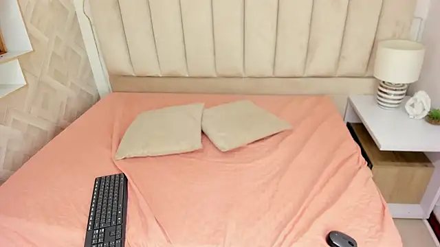 Anniie Queen online show from 12-23-25, 03:17