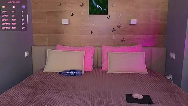 SaraCros online show from 10-18-25, 05:31