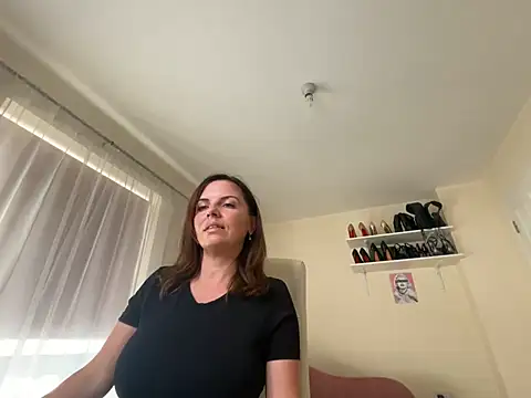 GoddessAlexi1 online show from 05-21-26, 02:47