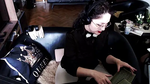 Snapshot of Imperatriza chatting on 05-04-26, 01:25 Imperatriza online show from 05-04-26, 01:25