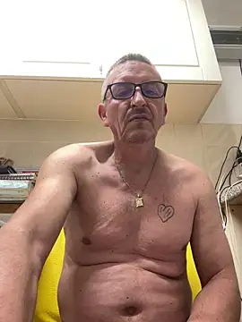 Snapshot of ElenaBebe chatting on 11-02-25, 04:28 ElenaBebe online show from 11-02-25, 04:28