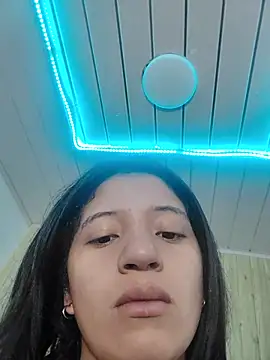 Snapshot of angelie_3 chatting on 10-22-25, 04:34 angelie 3 online show from 10-22-25, 04:34