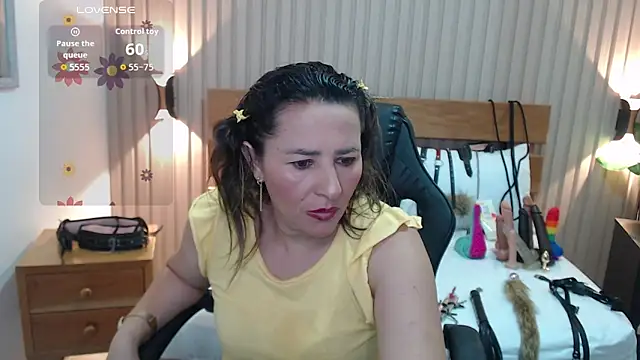 luciana ballesteros  online show from 11-28-25, 12:27