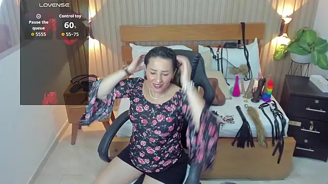 luciana ballesteros  online show from 10-29-25, 12:26