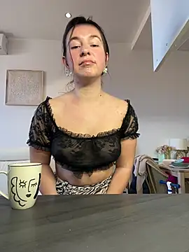 lyajoliee online show from 04-15-26, 08:09