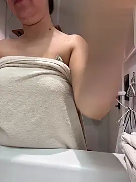 lyajoliee online show from 02-10-26, 10:03