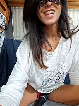 EmySkinny85 online show from 10-25-25, 01:01