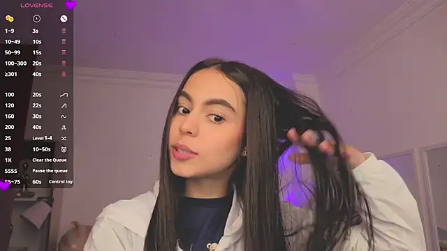 Snapshot of Aleejaa__ chatting on 06-25-26, 11:37 Aleejaa online show from 06-25-26, 11:37