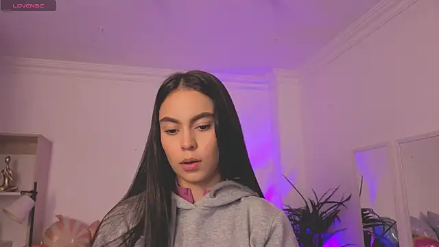 Snapshot of Aleejaa__ chatting on 06-24-26, 11:31 Aleejaa online show from 06-24-26, 11:31