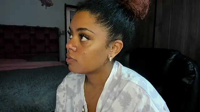 ladyrd1 online show from 04-26-26, 05:32