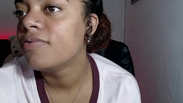 Snapshot of ladyrd1 chatting on 05-30-26, 10:04 ladyrd1 online show from 05-30-26, 10:04