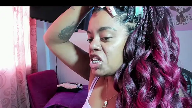 ladyrd1 online show from 12-04-25, 07:24