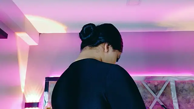 MarianaGarciaa   online show from 10-18-25, 07:27