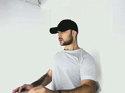 Sebas-hott online show from 10-11-25, 10:33