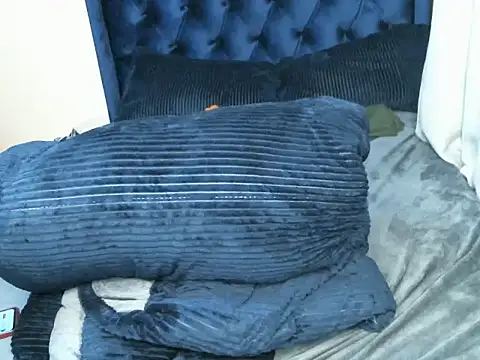 Snapshot of centzSexy chatting on 09-14-25, 06:58 centzSexy online show from 09-14-25, 06:58