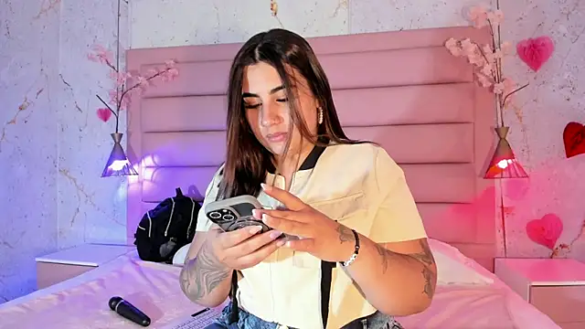 Snapshot of sabrinamilani chatting on 03-15-26, 03:13 sabrinamilani online show from 03-15-26, 03:13