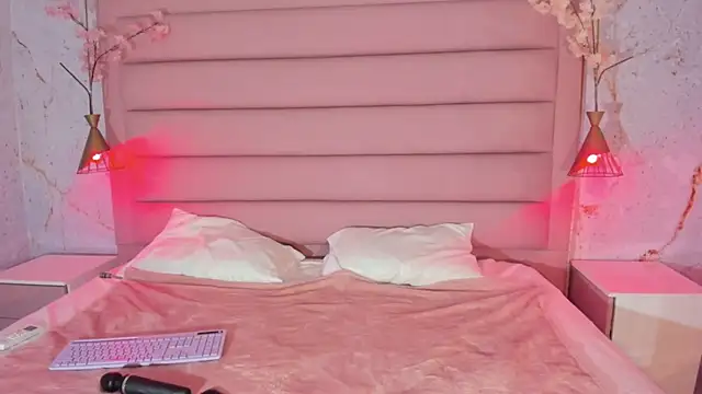 Snapshot of sabrinamilani chatting on 02-08-26, 03:26 sabrinamilani online show from 02-08-26, 03:26