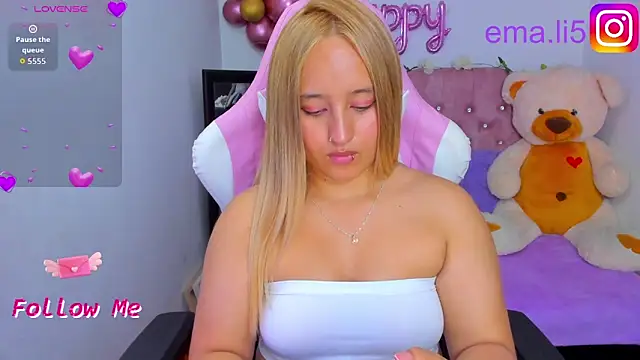 Snapshot of ema_tayy chatting on 10-25-25, 09:15 ema tayy online show from 10-25-25, 09:15