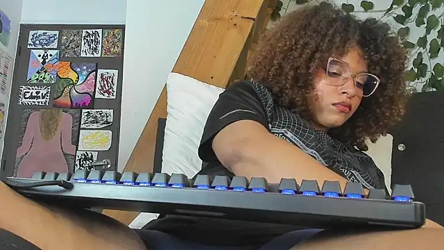 Snapshot of Ada_gales_ chatting on 12-20-24, 02:52 Ada gales  online show from 12-20-24, 02:52